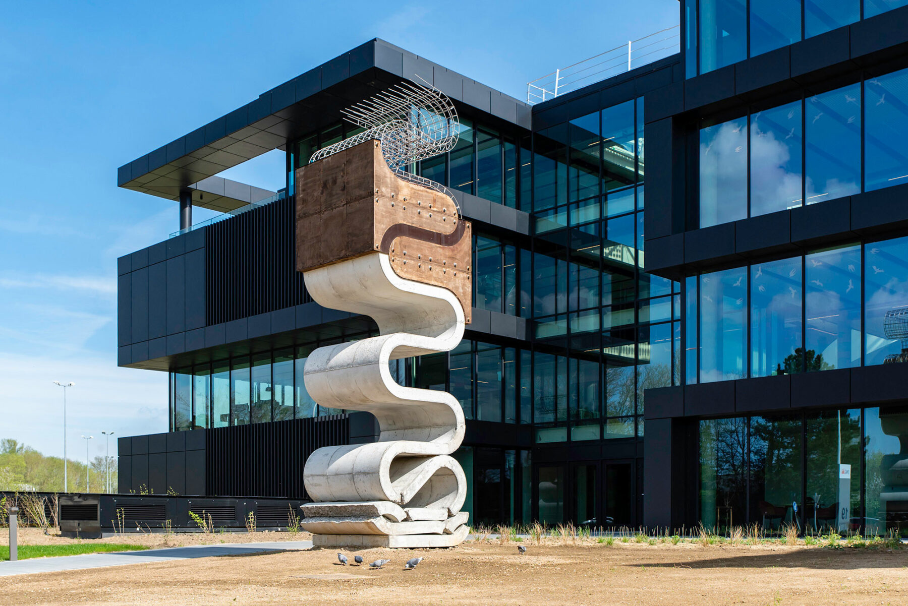 Adrien Tirtiaux, Endless Column, ING Bank Headquarters, Louvain-La-Neuve, 2021